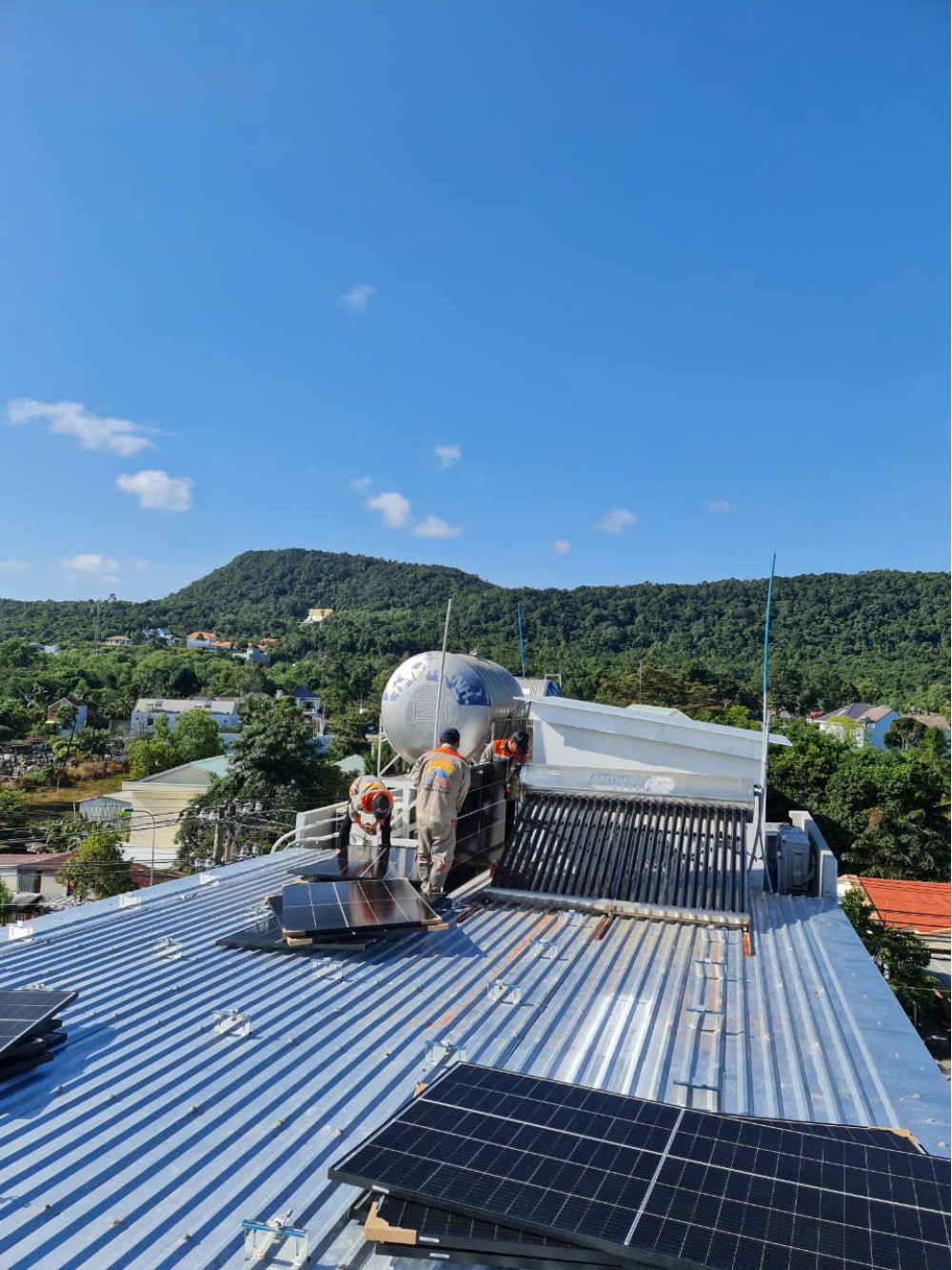 Thi công hệ 10.5 KW Solar tại Bảo Hân Motel