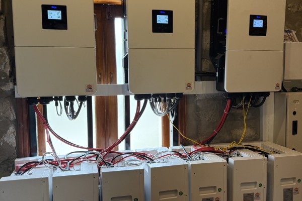 Hoàn thiện hệ thống điện mặt trời 96.6kWp + 106kWh lưu trữ tại Nova Fitness Retreat Cửa Cạn- Phú Quốc