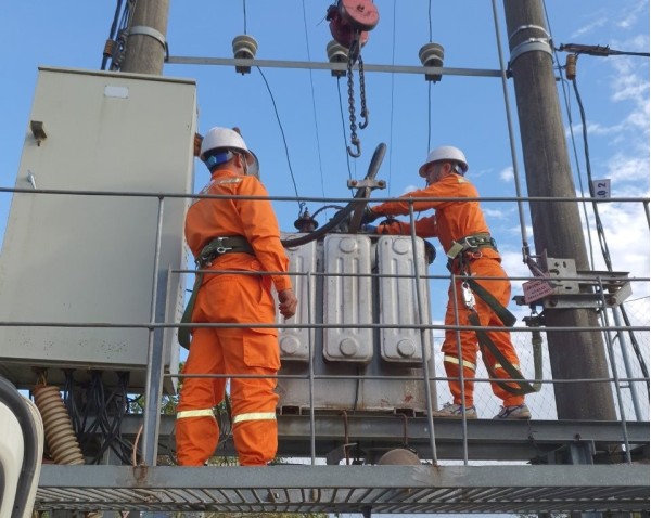 Giá điện tăng 4,8% từ tháng 5/2025 – Đã đến lúc đầu tư điện mặt trời để tiết kiệm lâu dài