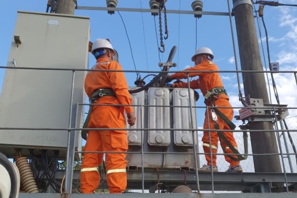 Giá điện tăng 4,8% từ tháng 5/2025 – Đã đến lúc đầu tư điện mặt trời để tiết kiệm lâu dài Giá điện tăng 4,8% từ tháng 5/2025 – Đã đến lúc đầu tư điện mặt trời để tiết kiệm lâu dài