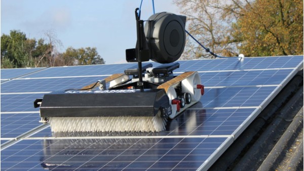 Vệ sinh pin năng lượng mặt trời tăng hiệu suất hệ thống Vệ sinh pin năng lượng mặt trời tăng hiệu suất hệ thống